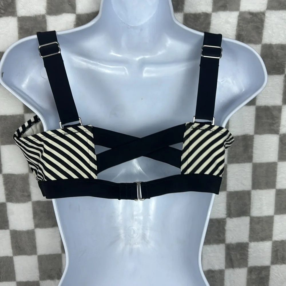 Athleta stripped wired swim top 36 B/C